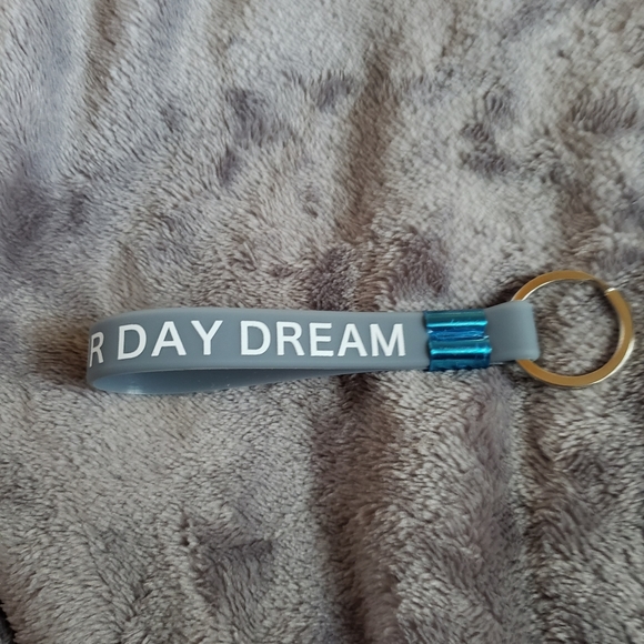 Keychain: Dont Quit Your Day Dream - Picture 2 of 2